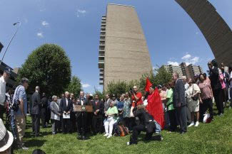 Starrett City is widely regarded as one of the most successful economically and racially mixed housing complexes in the country. The 140-acre site on Jamaica Bay is also noteworthy for its well-kept public spaces and beautifully landscaped lawns. 